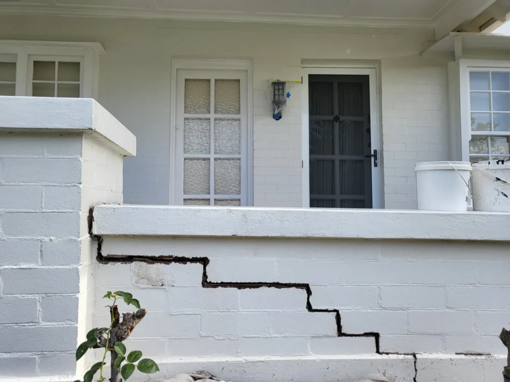 Cracked exterior brick wall before repair
